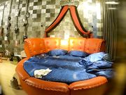 精品酒店偷拍貌似中年男领导和身材颜值很正点美女下属啪啪,宝刀未老各种猛操爽的美女完事后还爬他身上腻歪!