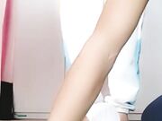 牛逼小哥镜头前演绎8000块找少女破处 还有脱光衣服的娘们站岗