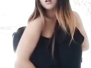 90后无毛逼乡村妹与时俱进玩起了啪啪直播野外开战蚊子太多换到废弃房啪啪