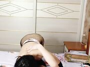 被大哥拿道具疯狂插逼玩弄 给大哥舔乳头各种体位爆草抽插浪荡呻吟草瘫在床上