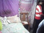 一个女人哪有钱还债啊 只得用身体向向村里的富户借钱