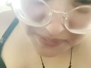 四眼人妻 生完孩子还没断奶就开始偷情了 奶水滴不完 狂艹娇喘不已