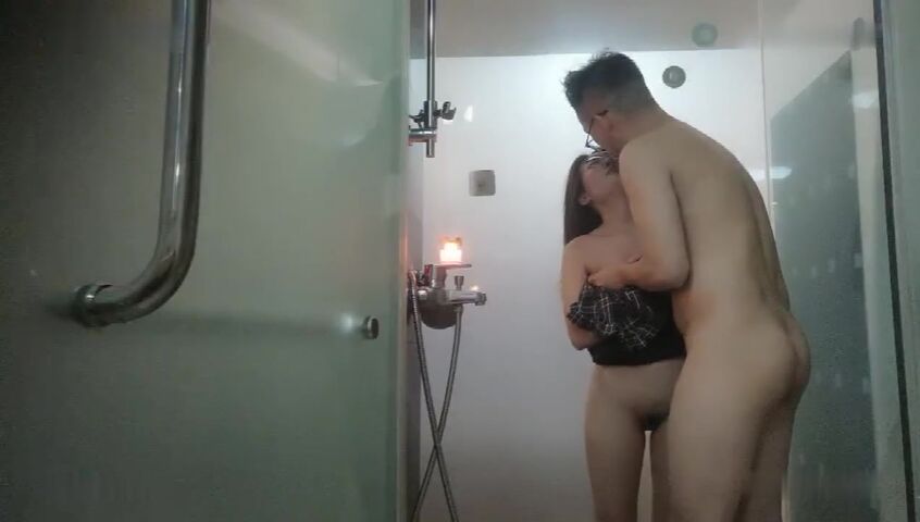 眼镜妹 娇小00后小萝莉 小鸟依人相拥共浴 小伙喜欢抠穴闻一闻 69啪啪干高潮