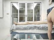 邻家妹妹型白裙外围妹纸 扒掉衣服跪着口交 张开双腿掰穴揉搓 拉着双手后入撞击