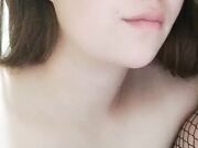 女仆装的黑丝少妇跟两男玩3P 玩完游戏开始伺候大哥 胖瘦组合听狼友指挥吃鸡巴