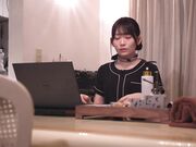 已婚妇女的家庭美容院 一位美丽的美容师被她丑陋的邻居的鸡巴射精古川ほのか 1