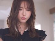 他们分手一年后 他的前妻做了整容手术 让她的脸看起来像她出轨的那张2