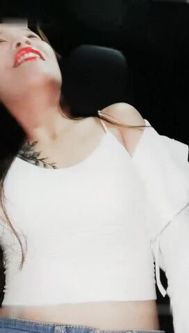 很哇塞的小骚逼深夜跟小哥出来玩车震 露脸口交大鸡巴让小哥直接在车内各种抽插