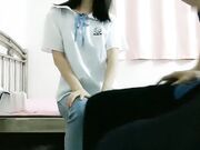 从小一起长大的姑娘深夜来找我