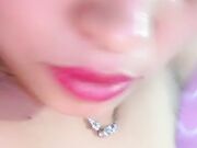 风骚的银行职员黑丝情趣内衣晚上跟炮友直播挣外快 非常喜欢舔几把深喉口交