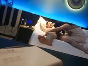 酒店网约刚做援交一个多月的漂亮美女服务 妹子害羞放不开先陪她聊会天