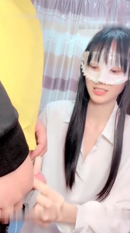 年轻嫩妹小囡 收费大秀 勾搭快递小哥激情打炮 喜欢别错过