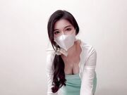 调皮弟弟偷拿姐姐丝袜紫薇，被姐姐抓现行，用小蜜穴帮弟弟解决生理需要_DeWatermark