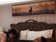 司机小王趁老板开会的时候和他姘头在会所房间偷情骚货上位扭屁股很淫骚