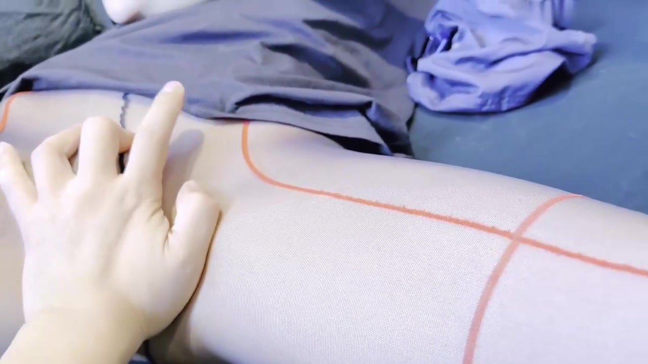 绝世美穴名器白虎大长腿嫩模女神_按在沙发上猛烈中出粉嫩无毛小嫩逼_娇小身材抱起来爆操