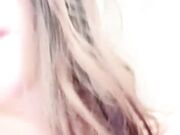 今晚约个白衣高质量外围妹子 蹲着口交上位骑乘抽插边操边摸奶