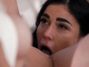 有着完美身材的少女 射在我的大奶子上