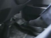 当我插入并取出假阳具时 快感立刻涌上来 我达到了高潮