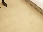 黑丝高跟OL制服小骚逼到了床上扒光了就想挨草 抠她骚逼大鸡巴摩擦进入