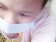 偷情少妇饥渴似虎 简陋的房间内站着就把爱做了 小哥露脸看起来很满意