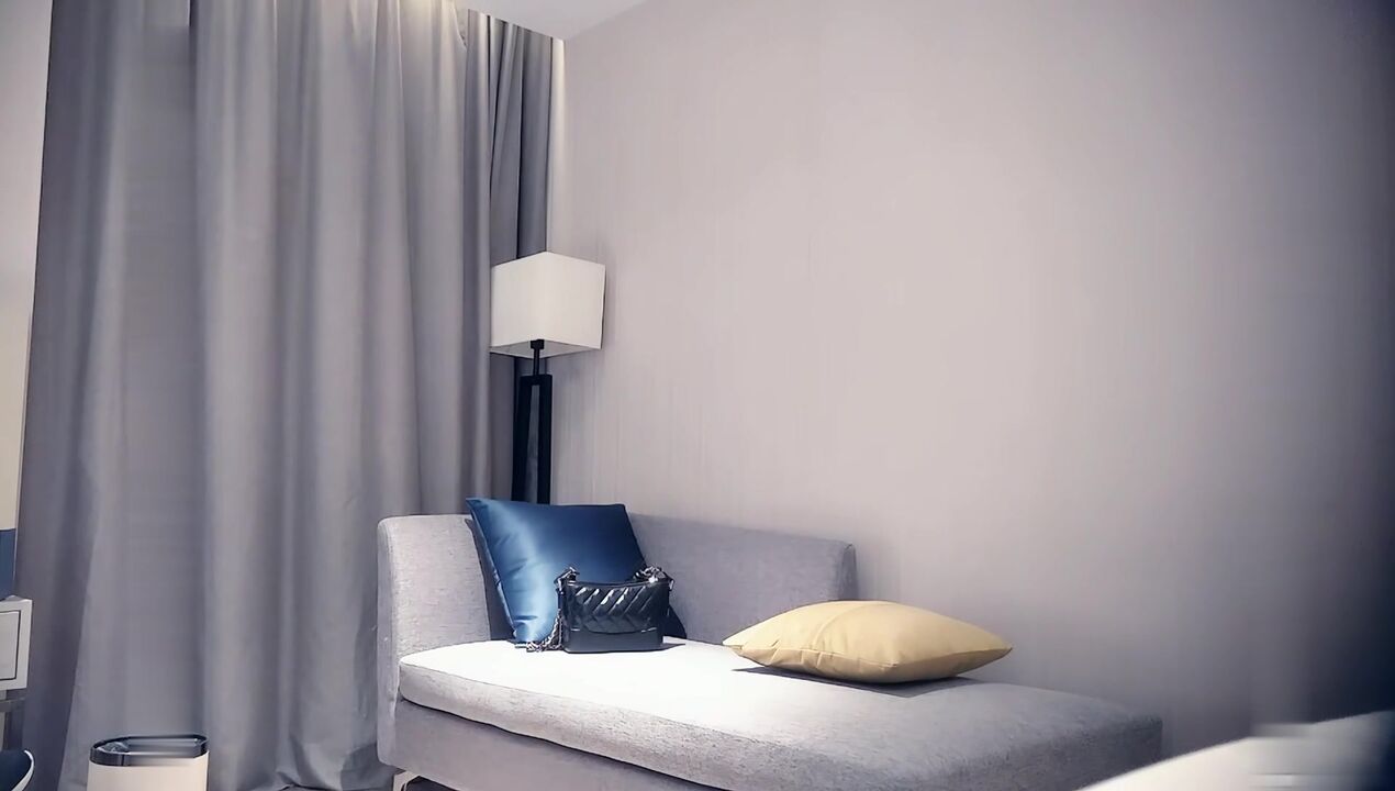 3000网约极品风骚御姐外围，情趣诱惑沙发啪啪，美乳一线天鲍鱼轻抚猛插