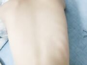 20岁学生妹 白虎妹 肤白穴嫩 手握细腰后入 特写抽插细节 呻吟真实诱人