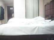 良家美少妇杀手 约操风情撩人美骚妇 骑在上面舔下面水哗哗的 饥渴骑乘抱起来操