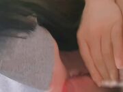 穿肚兜的小姨子撅起屁股被我操出白浆