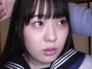 一边旋转相机一边脱掉衣服