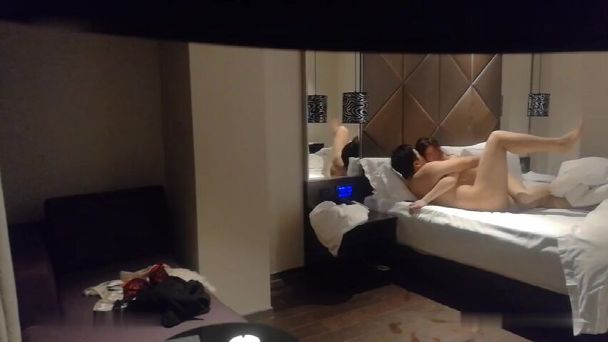 中年油腻男酒店与丰满人妻酒店偷情露脸完整版