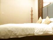 约操外围少妇 肉感身材大奶子 埋头吃吊骑乘位 服务态度不太行