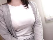 这是一种色情游戏 她将阴茎拔出 含在嘴里1