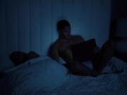 巨乳骚逼女友喜欢用大奶子和湿透的骚穴取悦她的男人插入内射