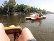 乘船时遇到骚逼勾引直接路边野战老公帮忙抱着爆操骚逼嫩穴最后内射