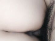 吃饭的时候逼里塞个跳弹好刺激 吃饱就脱了裤子让男人给舔逼