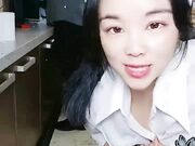 剧情演绎风骚小姨子黑丝情趣诱惑 露脸勾搭维修工大哥 被大哥按着头草嘴呻吟