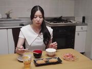 欲求不满的人妻与我在大白天里汗流浃背地激情缠绵2