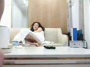 30岁良家离异少妇 还是个白虎 白嫩温柔性欲强 沙发啪啪激情四射 累瘫求饶爽翻了