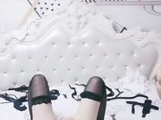 跟闺蜜一起激情3P 熟女御姐颜值不错大秀啪啪 口交大鸡巴让大哥把奶子绑起来爆草