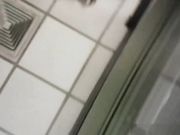 坐盗市最新流出GN牛人潜入公共场所偷拍精选近距离尿尿