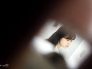 卫生间藏匿隔间偷拍美女方便