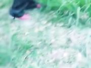 光天化日风骚大波网红园区草坪勾引巡逻的保安大叔躲到隐秘的树丛中野战无套内射说大叔你怎么射BB里啦