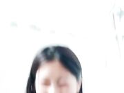 美丽的小嫂子跟大哥露脸在家激情啪啪 抱在怀里吃奶抠逼 一起跑木桶浴