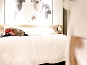 大长腿包臀裙跪着口交，让妹子自慰侧入后入被操的受不了