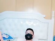 清纯系美女露脸激情3P 激情上位还要口交大鸡巴 让两个小哥夹在中间玩双插