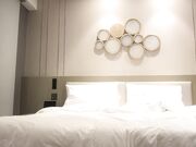 约了个颜值不错黑衣大奶妹子啪啪口交舔弄上位骑坐大力抽插猛操