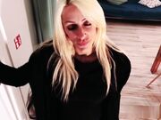 骚逼给钱可以随便干直接在大街上就脱下裤子让大鸡巴操