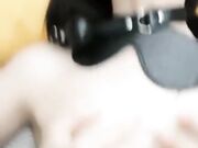 颜值不错的妹子和小胖子双女秀 小胖胖戴着假JJ后入插逼 躺在床上SM手指插逼自慰