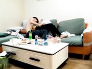 相谈甚欢互生情愫，推倒暴插小骚穴，对白精彩，画质一流