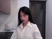 对儿子产生了感情，并给了他有史以来最棒的性爱体验